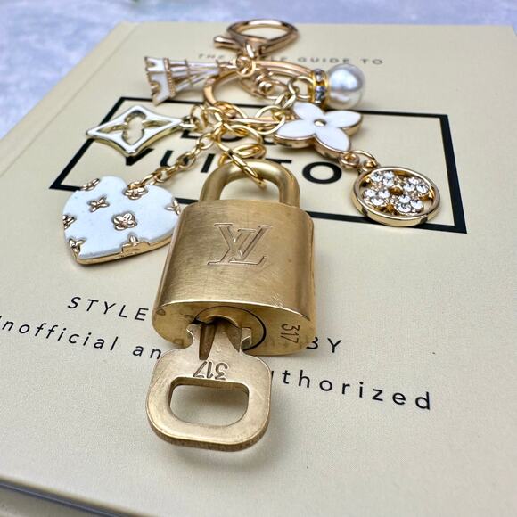 Louis Vuitton Vintage Lock and Key #317 on Paris Heart Keychain Bag Charm CUSTOM - Picture 5 of 6